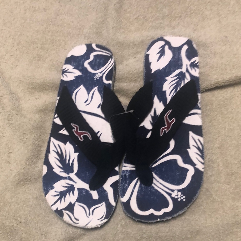 Hollister Navy and White Floral Sandals